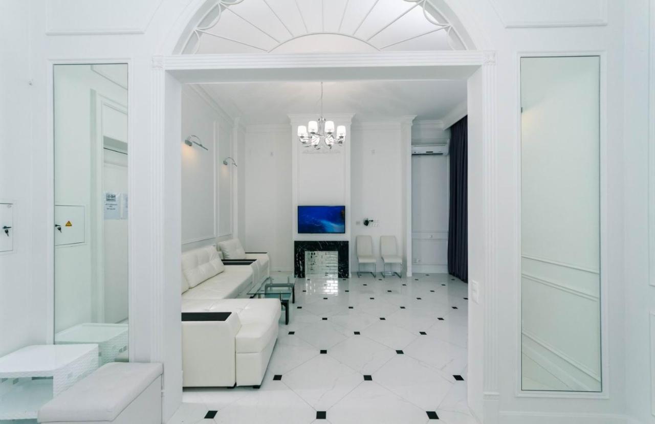 Luxury Beatiful Apartment On Pyshkinska Street Kiev Esterno foto
