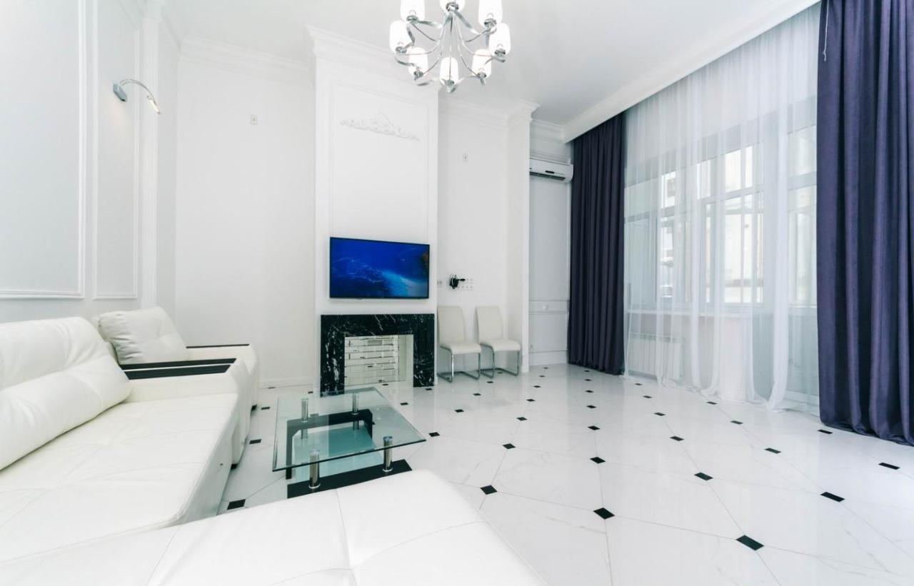 Luxury Beatiful Apartment On Pyshkinska Street Kiev Esterno foto
