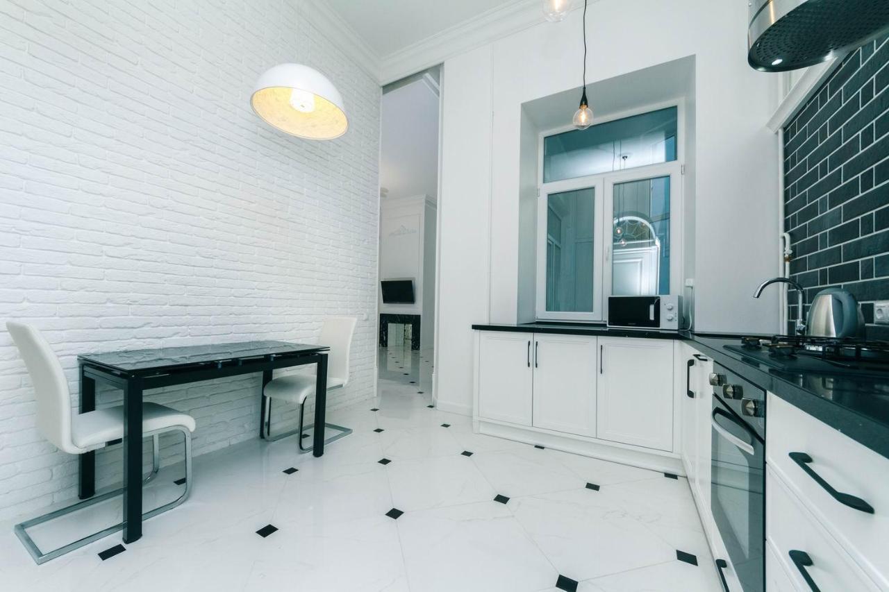 Luxury Beatiful Apartment On Pyshkinska Street Kiev Esterno foto
