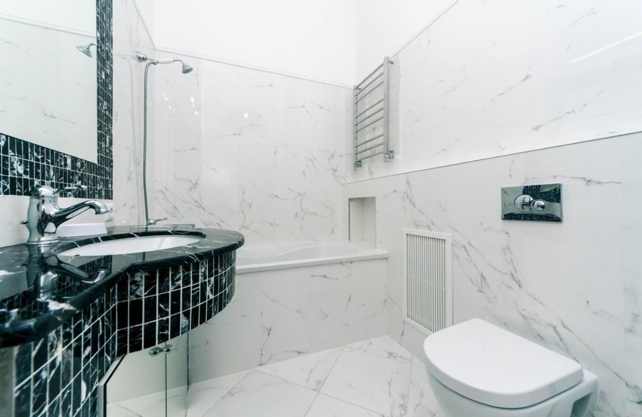 Luxury Beatiful Apartment On Pyshkinska Street Kiev Esterno foto