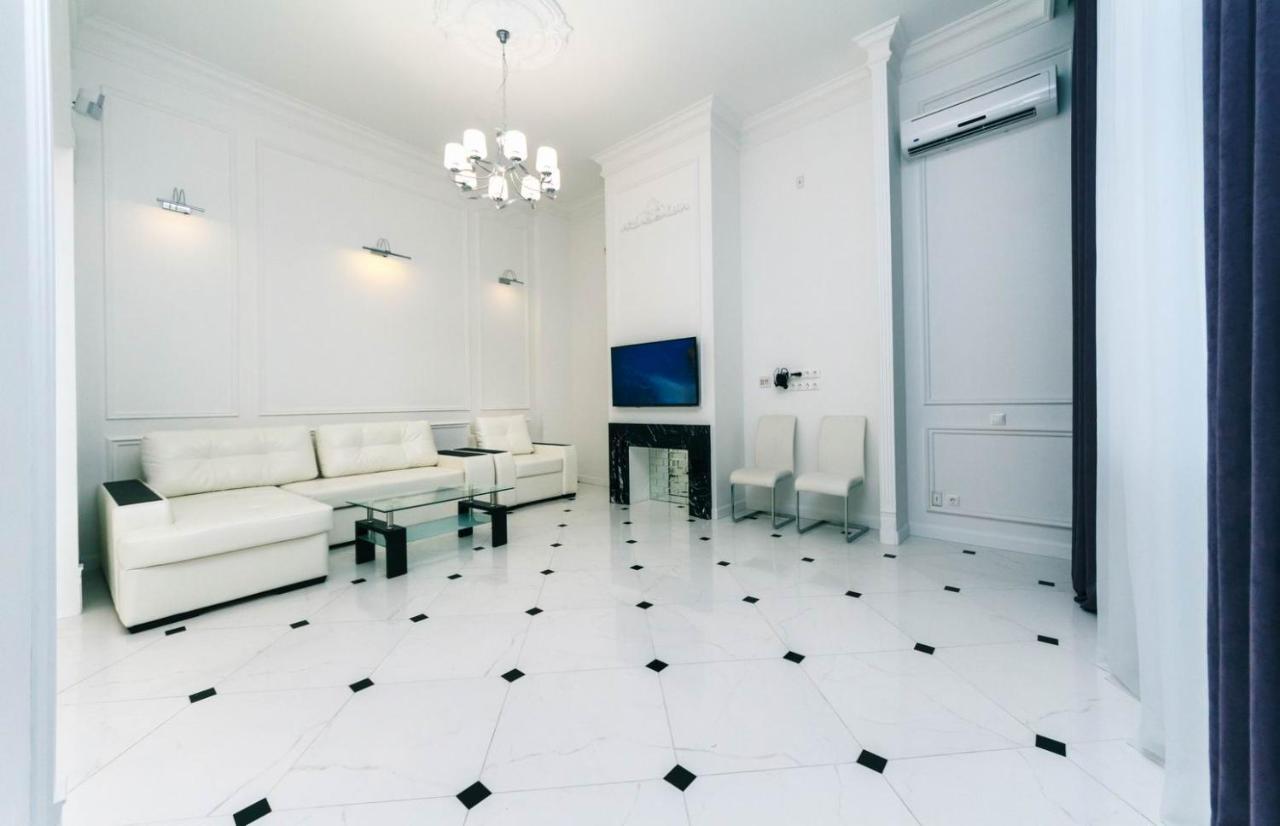 Luxury Beatiful Apartment On Pyshkinska Street Kiev Esterno foto