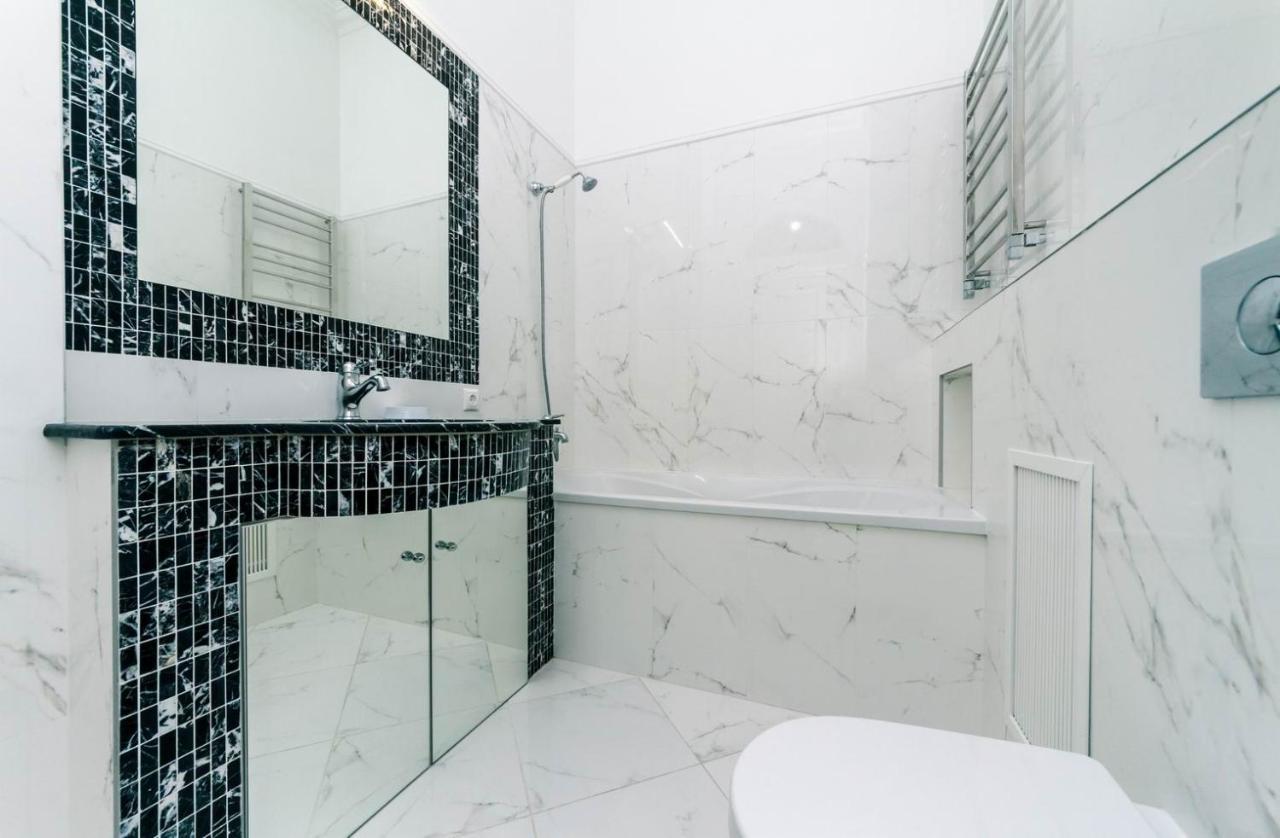Luxury Beatiful Apartment On Pyshkinska Street Kiev Esterno foto