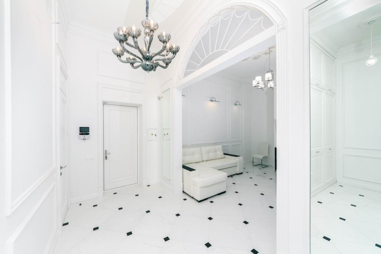 Luxury Beatiful Apartment On Pyshkinska Street Kiev Esterno foto